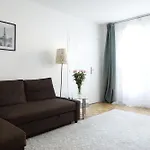 Charming And Spacious Apartment - Close To City Center