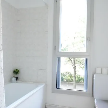 Apartment Charming And Spacious - Close To Center