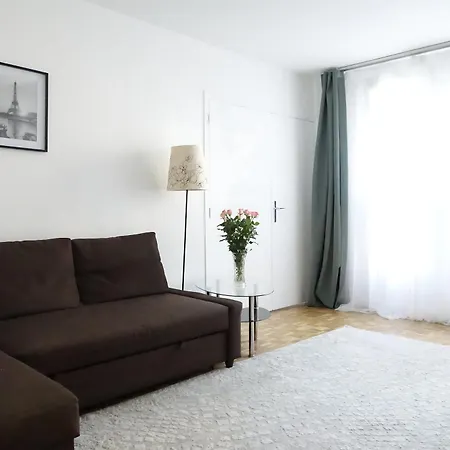 Charming And Spacious - Close To Center Apartment *