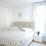 Charming And Spacious Apartment - Close To City Center